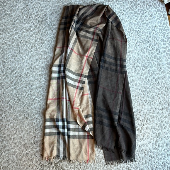 Burberry Rare Two Toned Ombre Brown & Tan Plaid Check Large Scarf - Picture 6 of 7
